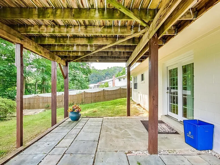 4704 Lance Ct — Photo 44