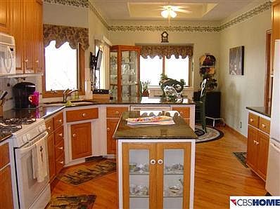 4th image of 1717 N 169th St