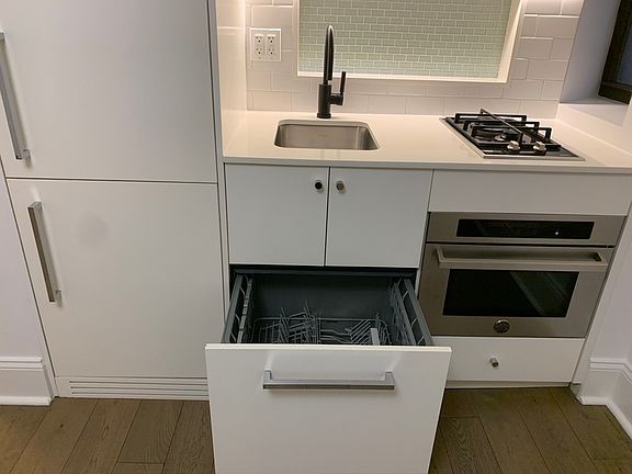 4th image of 220 W 24th St APT 5J