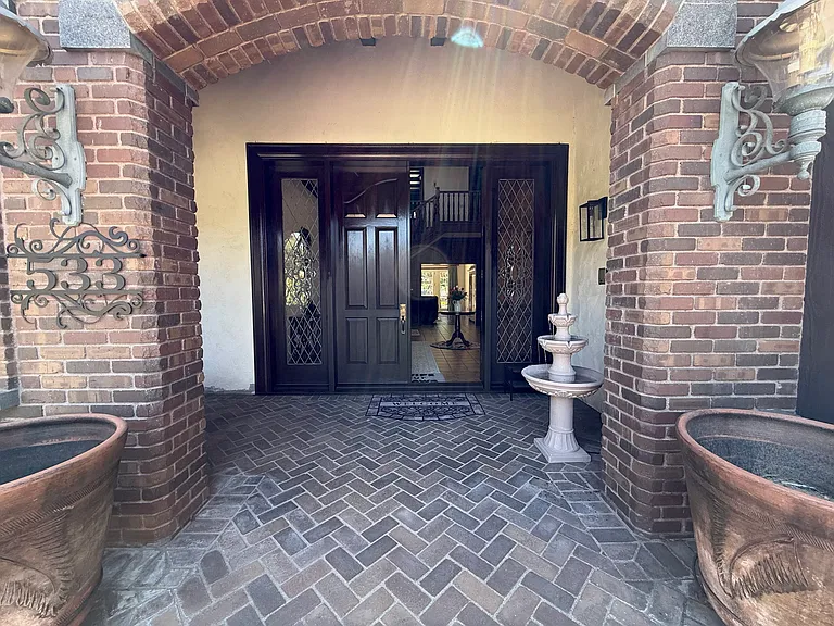 533 E Sierra Madre Ave — Photo 5