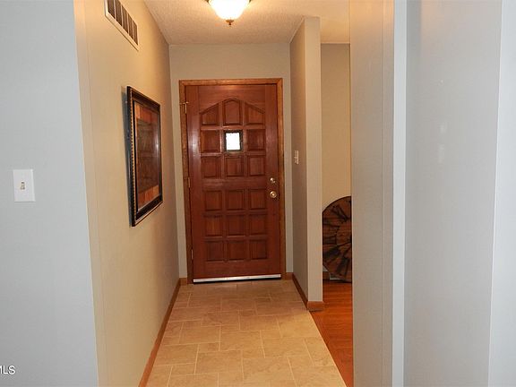 2nd image of 909 Geneva St