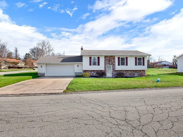 1 Collingate Dr, West Newton, PA 15089