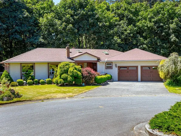 4770 Amblewood Dr, Saanich, BC V8Y 2S3
