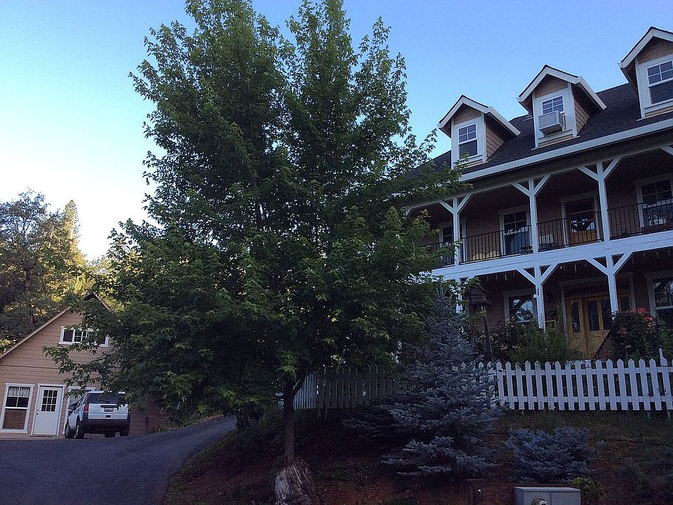 1st image of 21152 Oakwood Ln