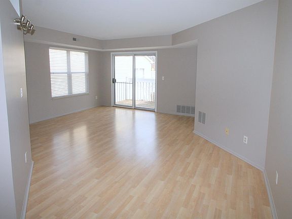 3rd image of 2241 S Huron Pkwy APT 4
