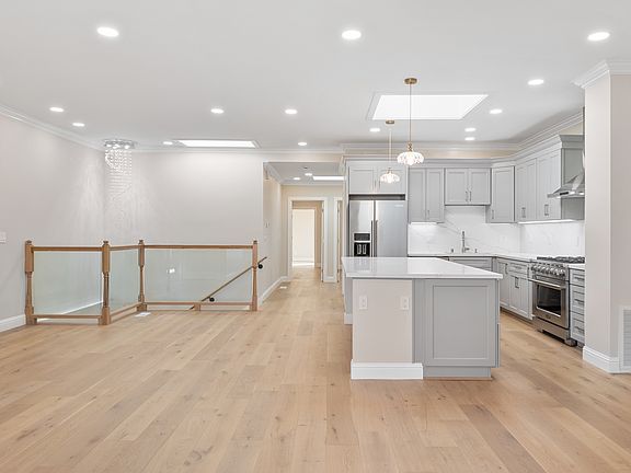 2nd image of 2546 35th Ave #2