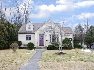 207 Frontenac St, Chicopee, MA 01020