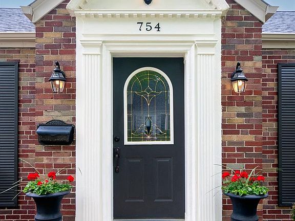 3rd image of 754 Glenvista Pl