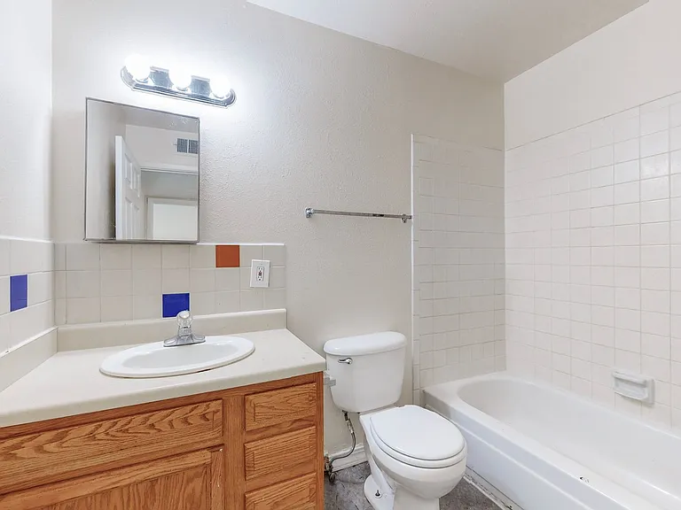 8000 Grand Avenue NE — Photo 13