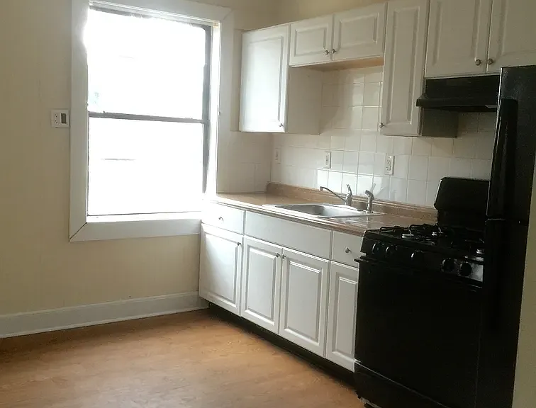 54 Linden St — Photo 2
