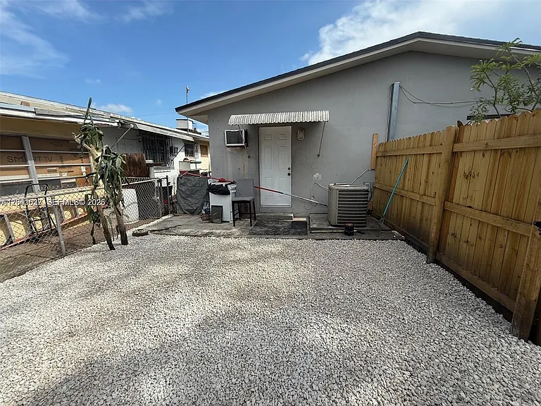 2339 NW 35th St #EFF — Photo 11