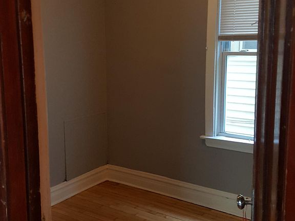 4th image of 2315 N McVicker Ave #1