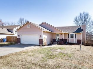 300 N Willowcreek St, Derby, KS 67037