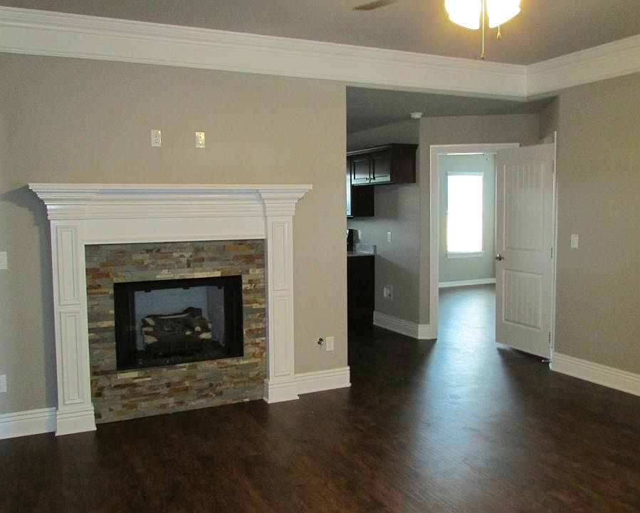 Living Room/Fireplace