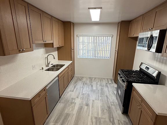 3rd image of 5135 Cahuenga Blvd #1
