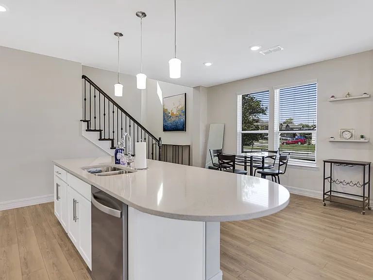 741 Creekwater Ln — Photo 18