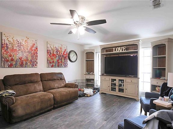5th image of 609 Pebble Beach Dr