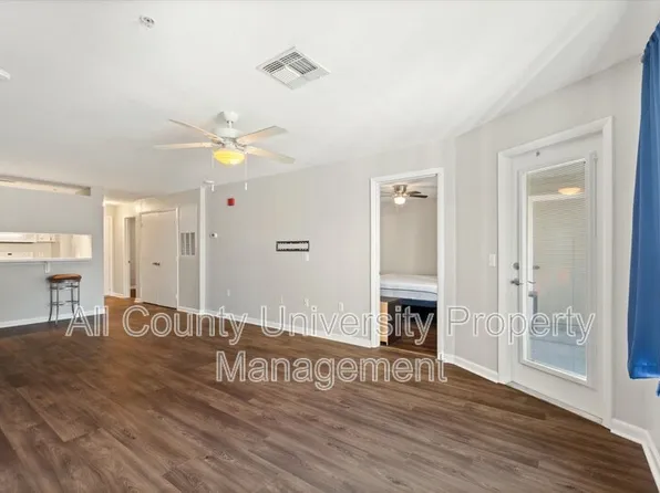 4000 SW 23rd St APT 3-202, Gainesville, FL 32608