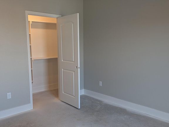 3rd image of 32 Dandelion Dr