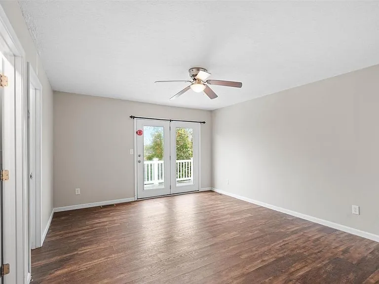 1019 Colonial Dr — Photo 8