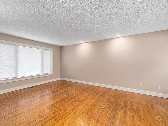 5th image of 3042 W 28th St SW
