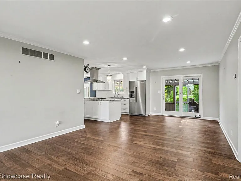 2572 Ridge Rd — Photo 1