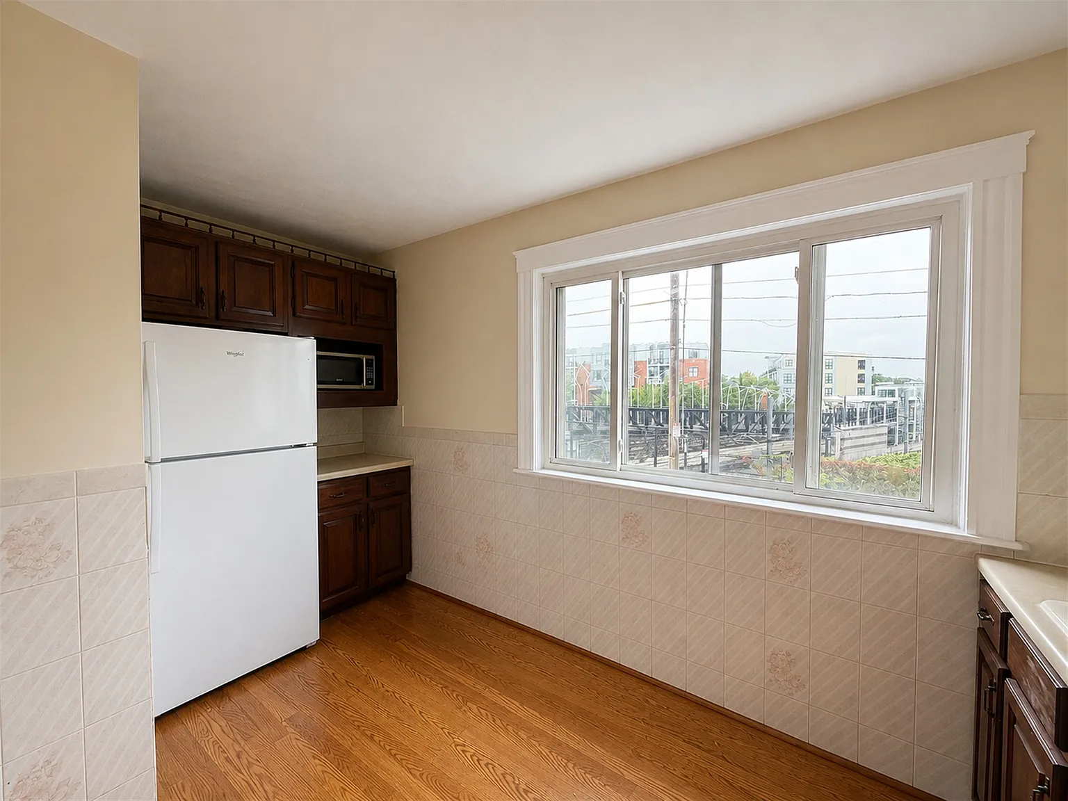 2 bed, 780 sqft, $3,300 — Photo 2