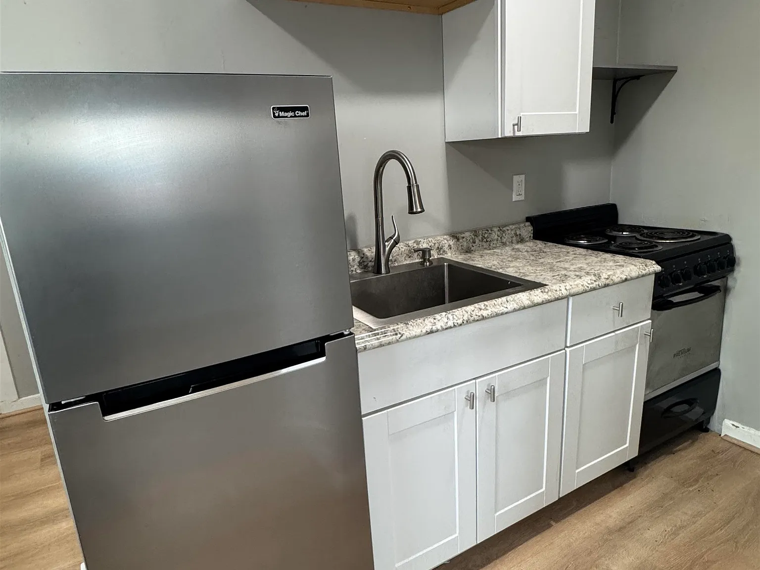 Studio, 300 sqft, $1,300 — Photo 2