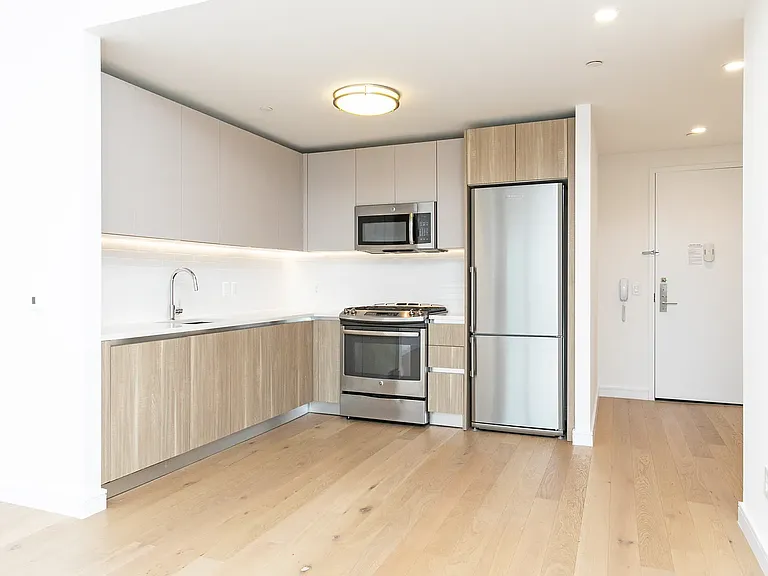 42-20 24th St #42K — Photo 6