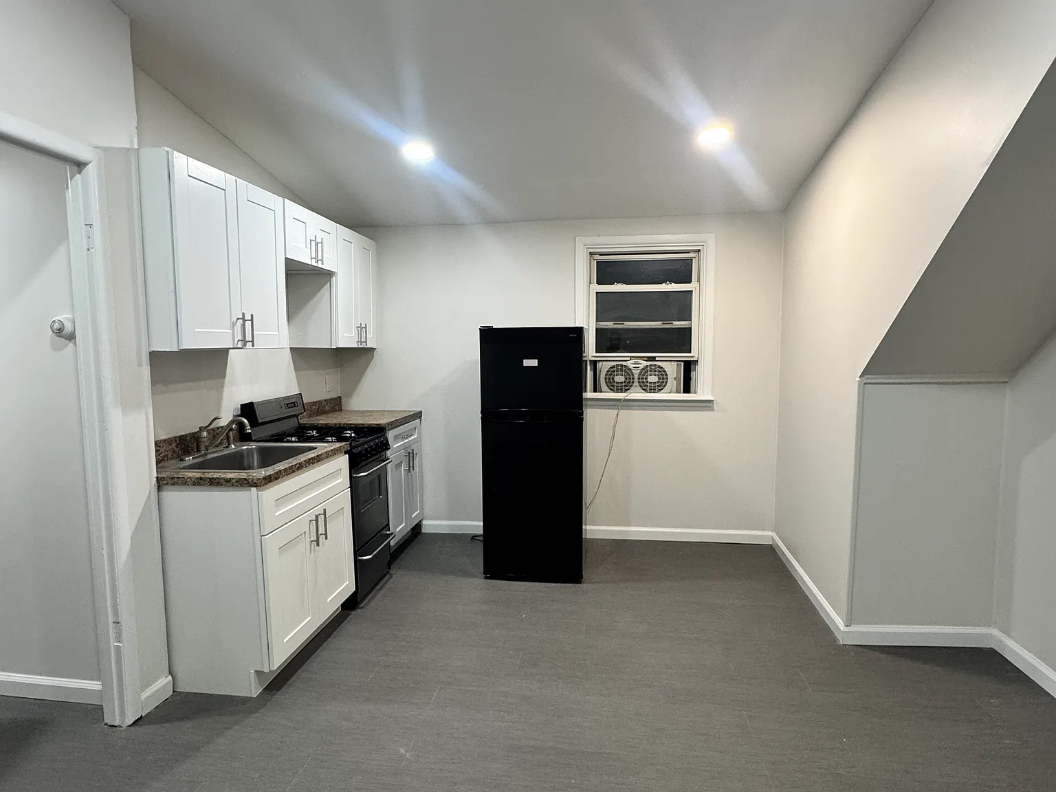 23 Robbins Ave — Photo 4