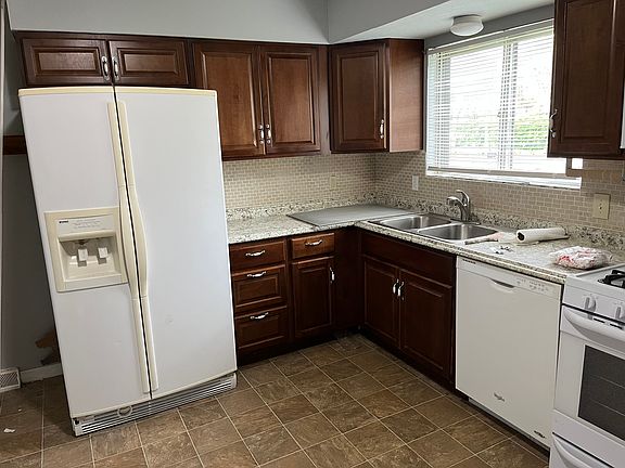 4th image of 8418 Norine Dr