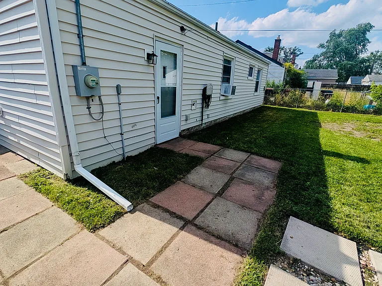 26234 Woodmont St — Photo 19