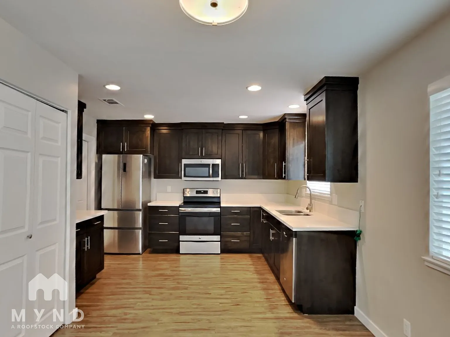 4 bed, 2.0 bath, 1519 sqft, $2,015 — Photo 2