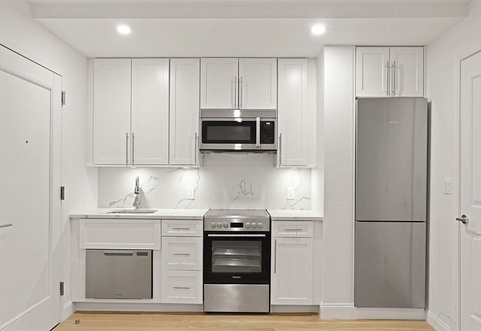 1st image of 160 E 48th St APT 5C