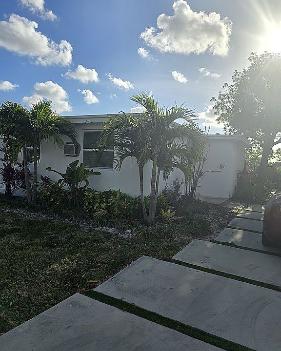 2nd image of 8999 SW 27th St