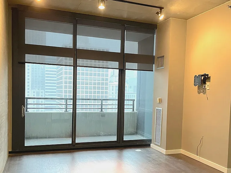 235 W Van Buren St #2521 — Photo 5