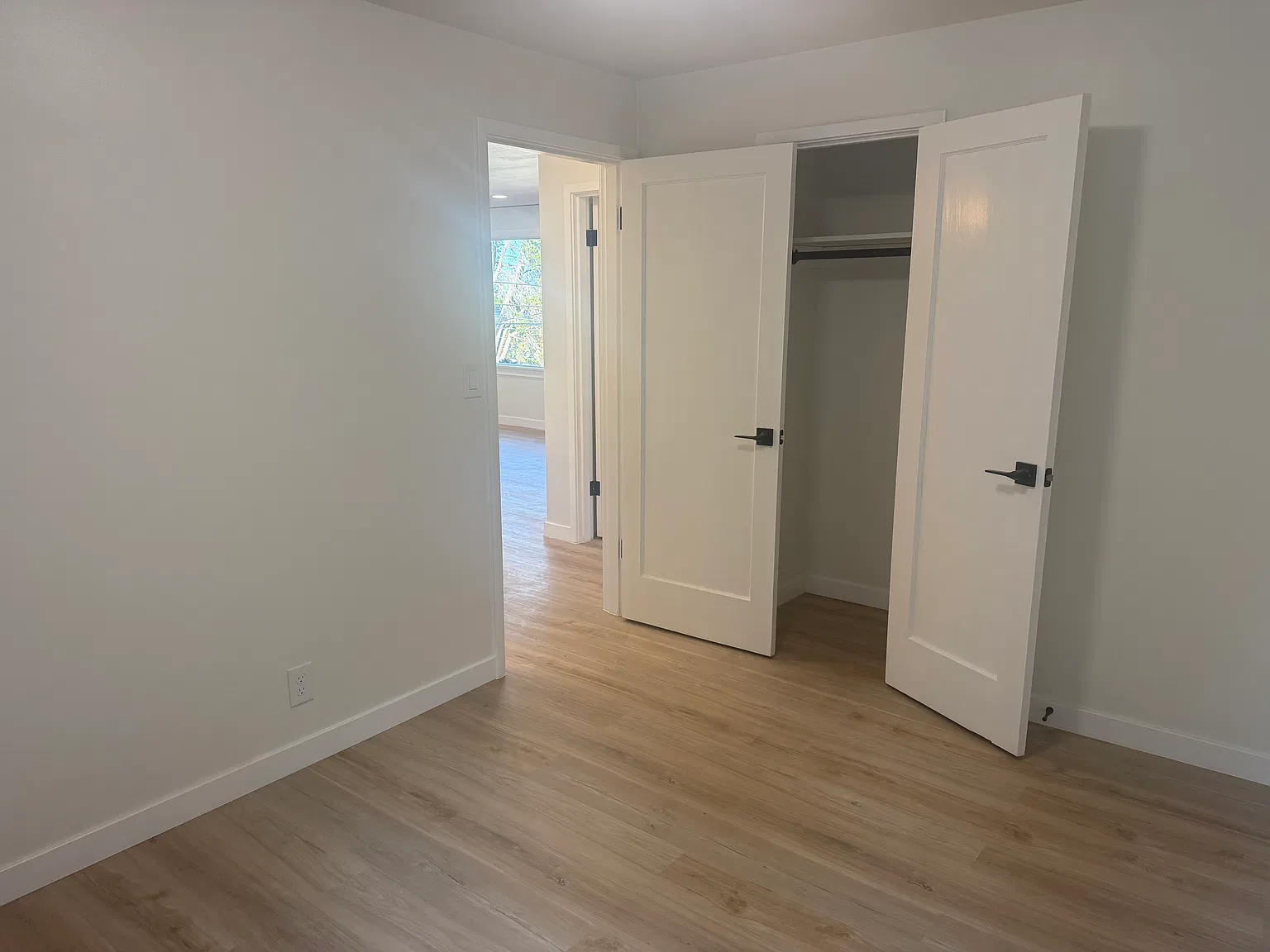 2 bed, 840 sqft, $3,000 — Photo 3