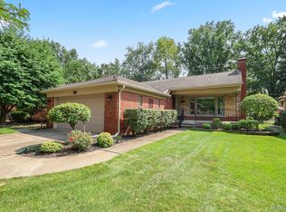 1175 Anita Ave, Grosse Pointe Woods, MI 48236