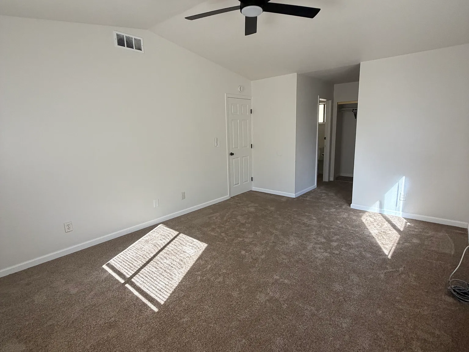 3 bed, $1,000 — Photo 4