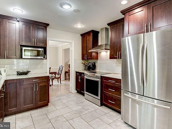 2nd image of 5812 Edson Ln