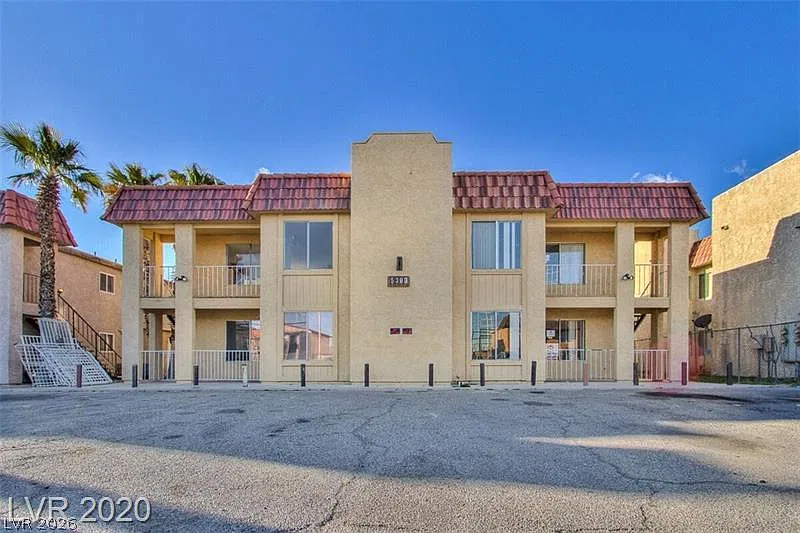5303 Del Gado Dr — Photo 1