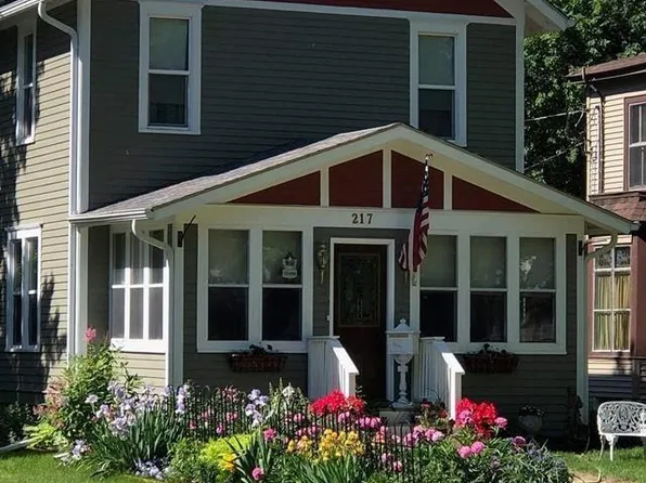217 W 2nd St, Blue Earth, MN 56013