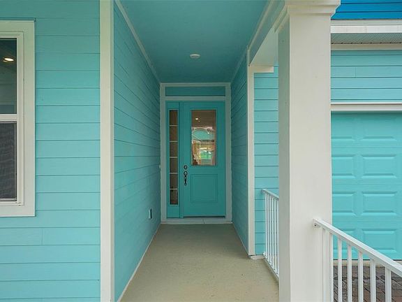 4th image of 1034 Fiesta Key Cir