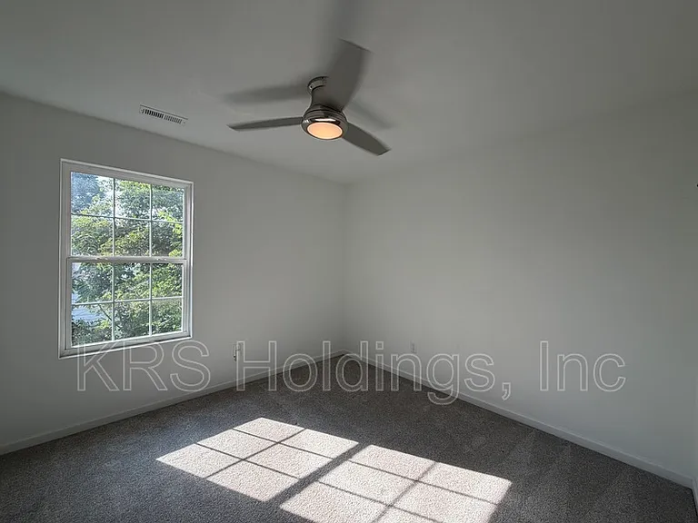 1010 Joyce St — Photo 10