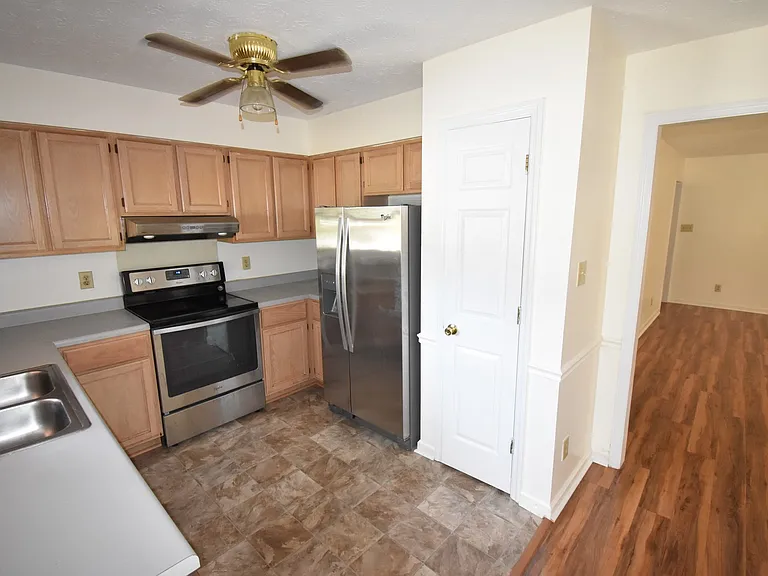 121 Sprucepine Dr — Photo 7
