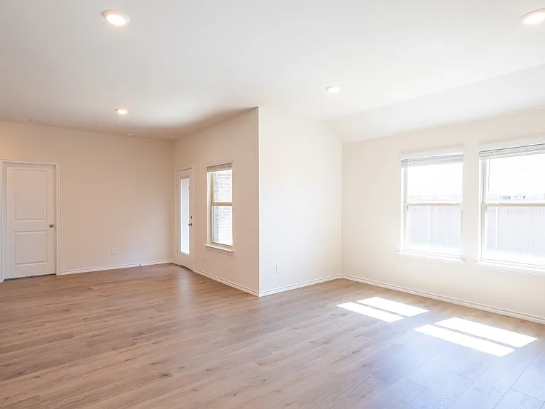 1833 Pecan Valley Dr — Photo 19
