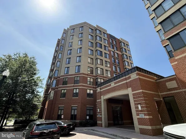 2220 Fairfax Dr APT 801, Arlington, VA 22201