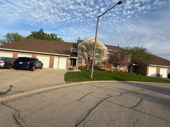 107 Autumn Ct #107, Buffalo Grove, IL 60089