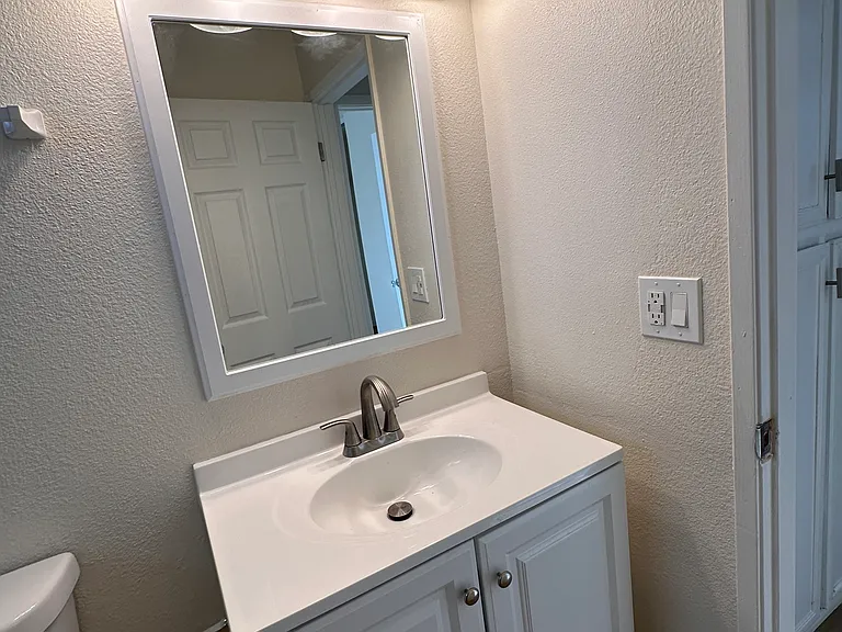 2848 Fairmount Ave — Photo 17