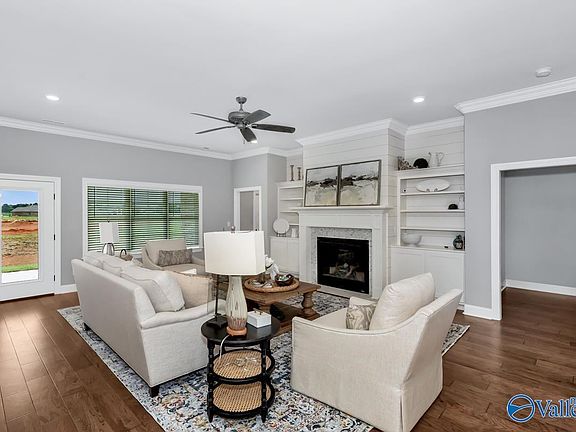 2nd image of 105 Pat Cain Dr